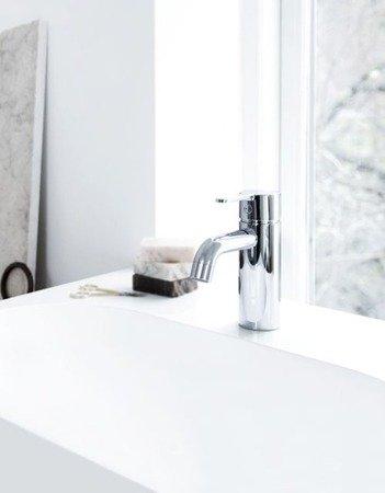 Bateria umywalkowa Damixa Silhouet chrom nowoczesny minimalistyczny niski kran do umywalki łazienkowej