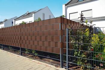 Taśma ogrodzeniowa z klipsami Cellfast brązowa 19 cm x 35 mb do osłonięcia ogrodzenia stosowana do ogrodzeń panelowych odporna na promieniowanie UV